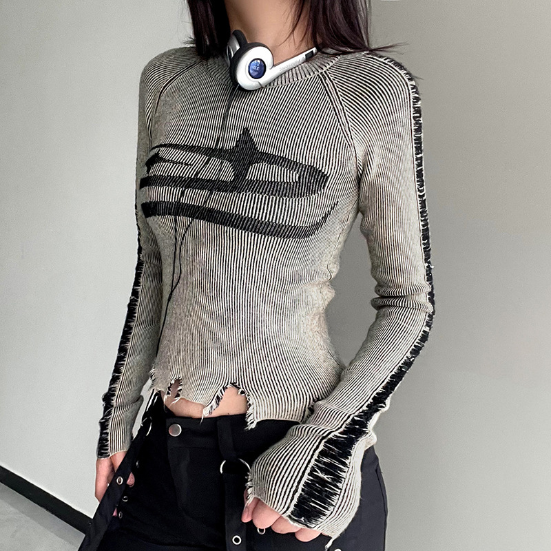 Jana - Figurbetonter Pullover mit Ripped-Details und Ziernähten